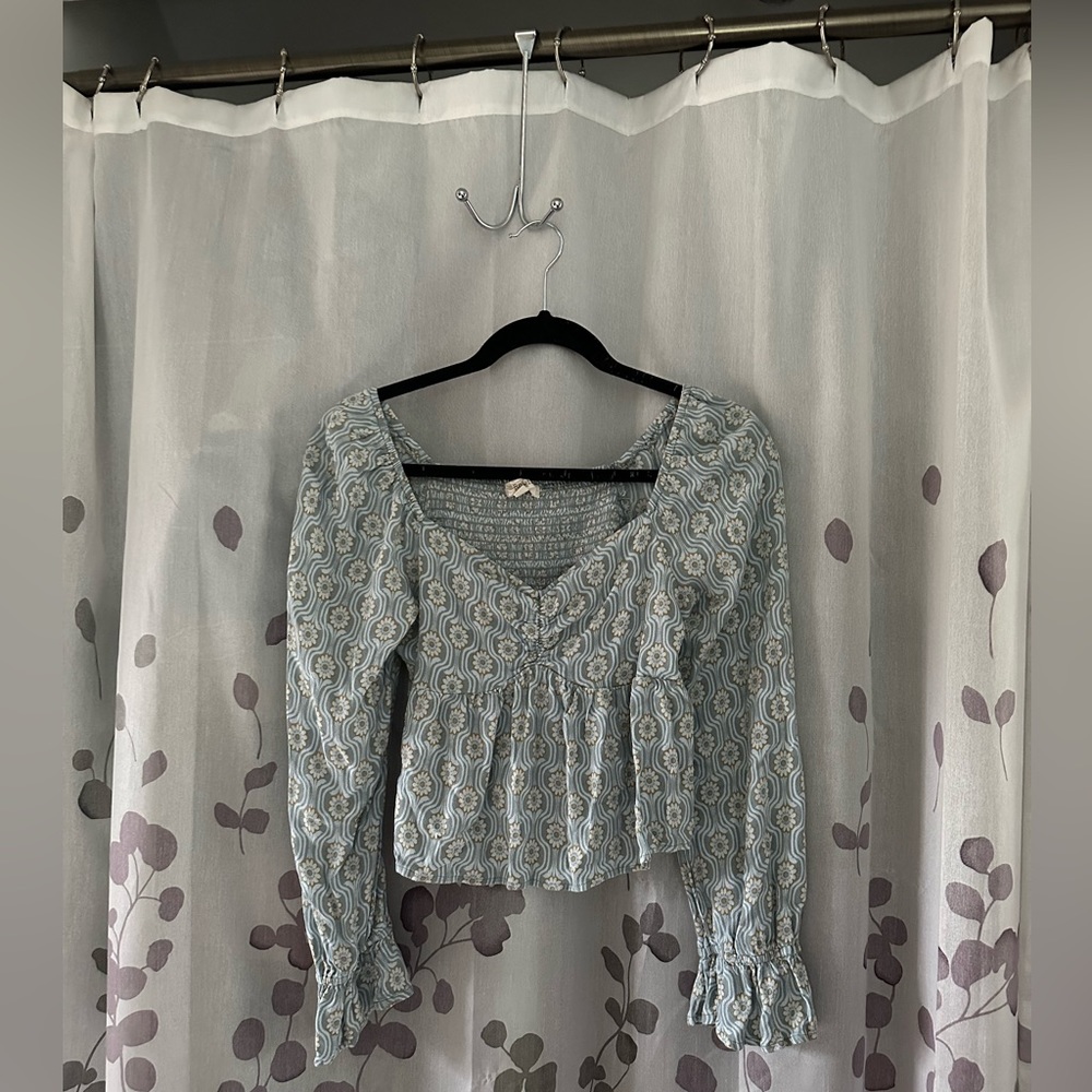 Light Blue Cropped Long Sleeve Blouse with Flower Pattern